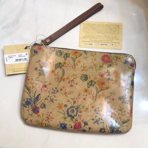 Patricia Nash Cassini Full Grain Leather Wristlet Prairie Rose Print NWT & Card